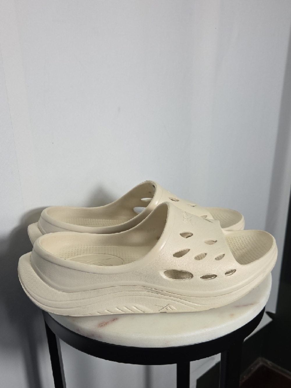 Reebok Cream Slide Sandals Size 9 - Picture 3 of 7